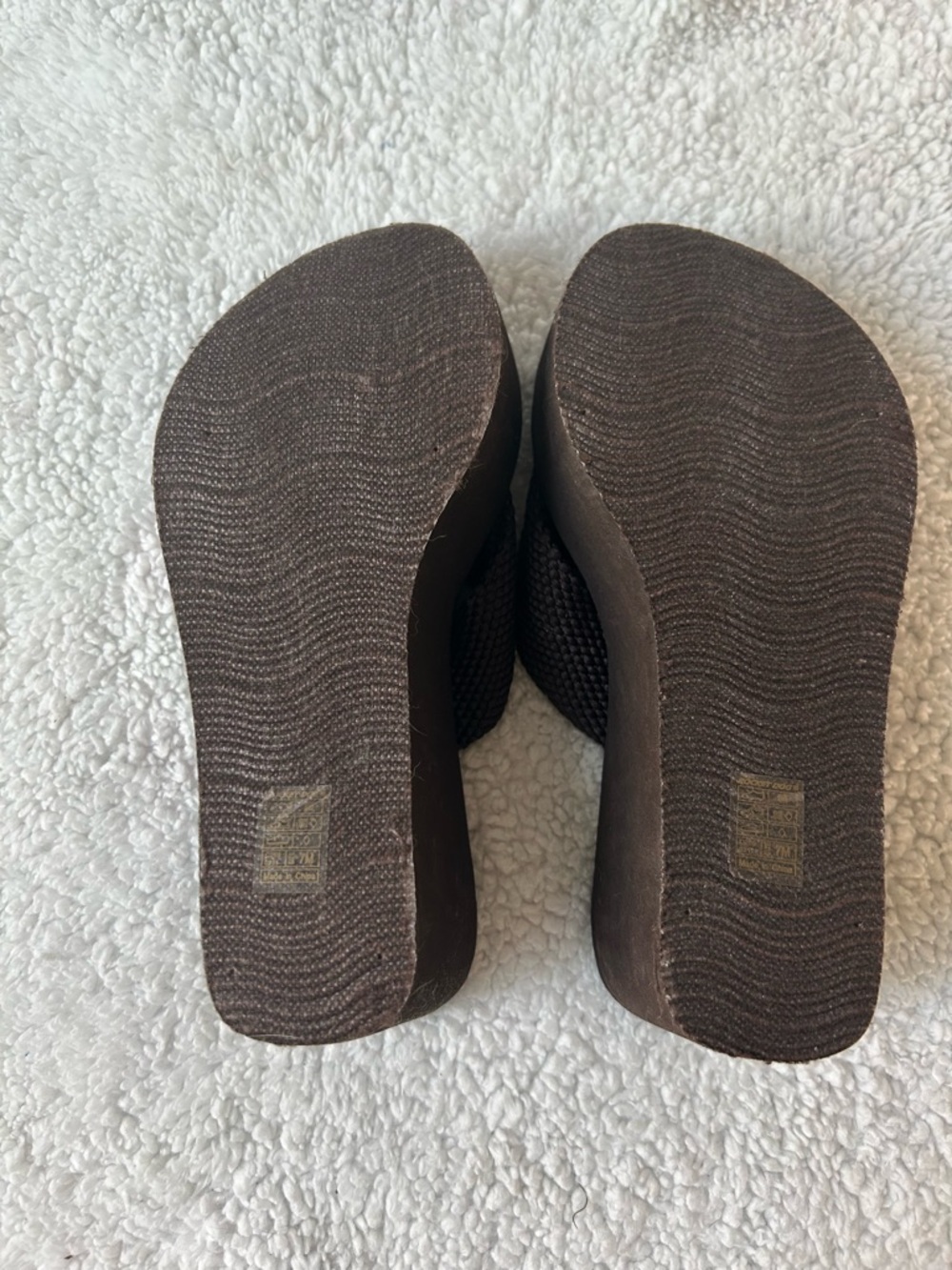 Rocket Dog Dark Brown Foam Thong Sandals - Picture 5 of 5